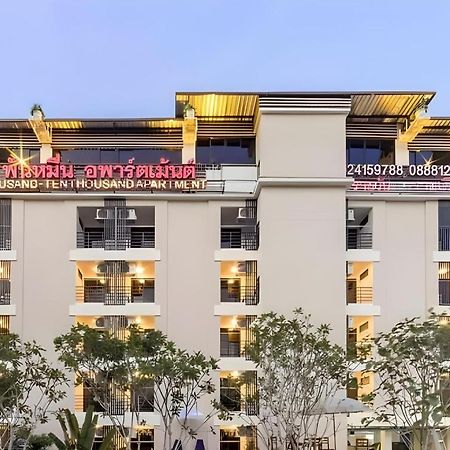 Thousand-Ten Thousand Hotel Bangkok Esterno foto