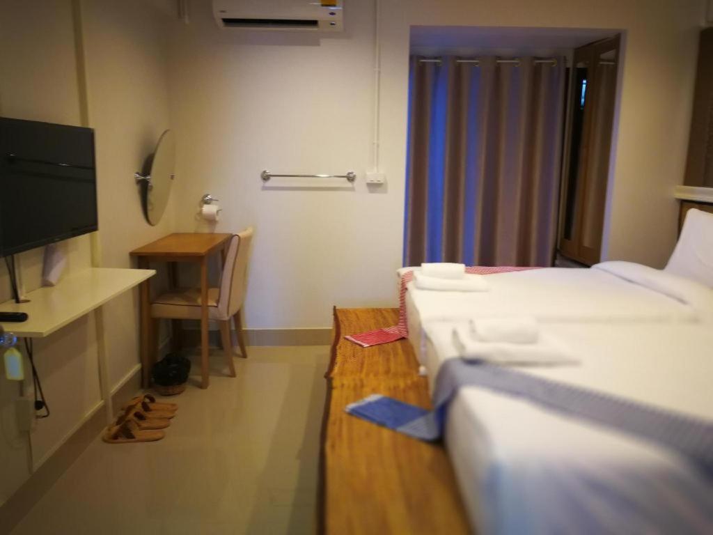 Thousand-Ten Thousand Hotel Bangkok Esterno foto